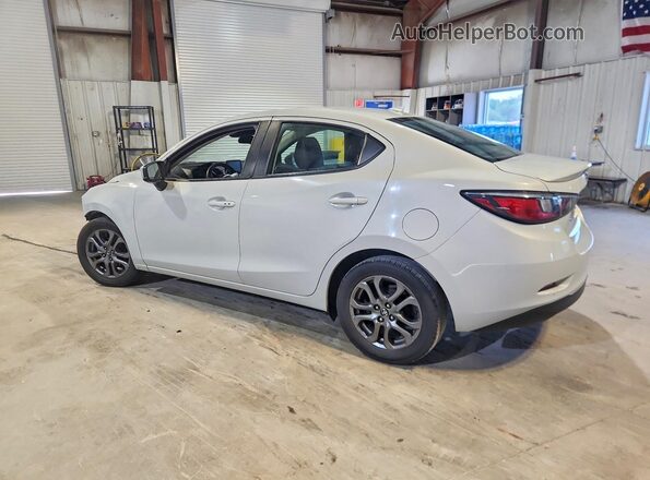 3MYDLBYV4KY517770 2019 TOYOTA YARIS Silver Rear left