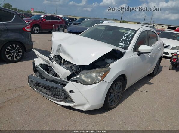 3MYDLBYV4KY520975 2019 TOYOTA YARIS White წინა მარცხენა ხედი სამი მეოთხედიდან
