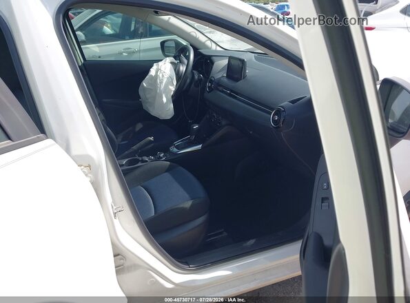 3MYDLBYV4KY520975 2019 TOYOTA YARIS White წინა სალონის ხედი