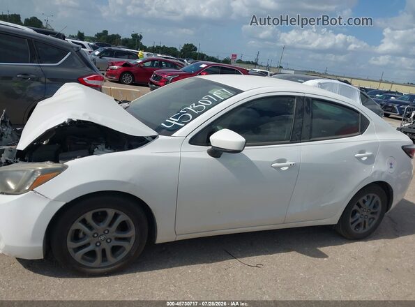 3MYDLBYV4KY520975 2019 TOYOTA YARIS White სალონის 360-გრადუსიანი ხედი