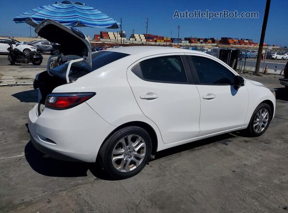 3MYDLBYV5HY148183 2017 TOYOTA YARIS White Rear right