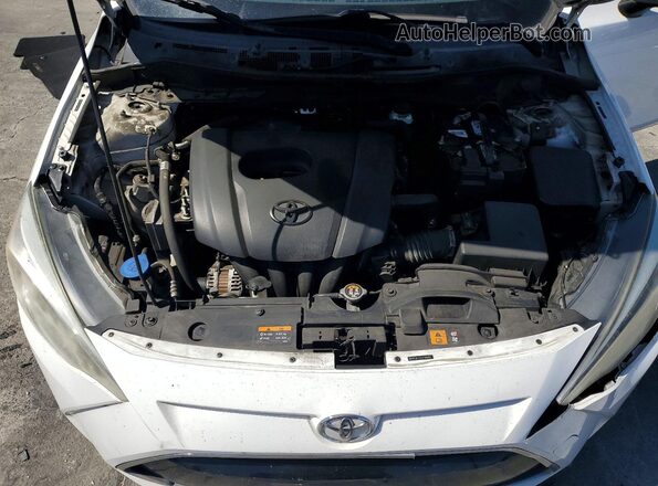 3MYDLBYV5HY148183 2017 TOYOTA YARIS White Rear interior view