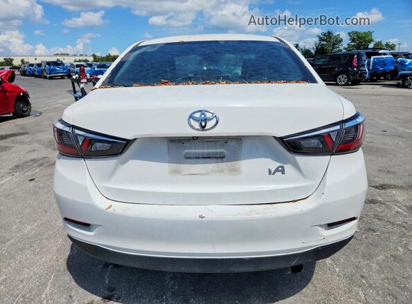 3MYDLBYV5HY193494 2017 TOYOTA YARIS Silver Հետևի տեսք
