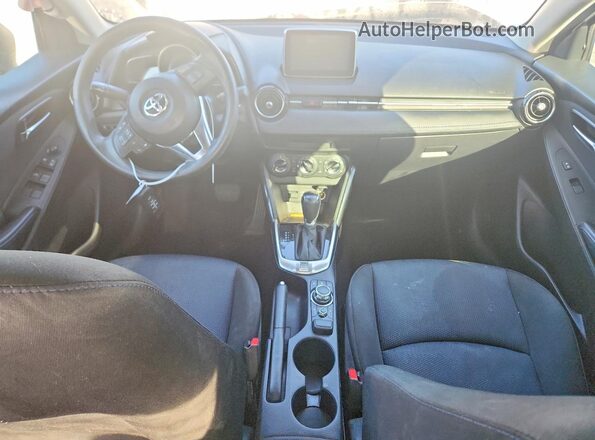 3MYDLBYV5HY193494 2017 TOYOTA YARIS Silver Առջևի վահանակի տեսք