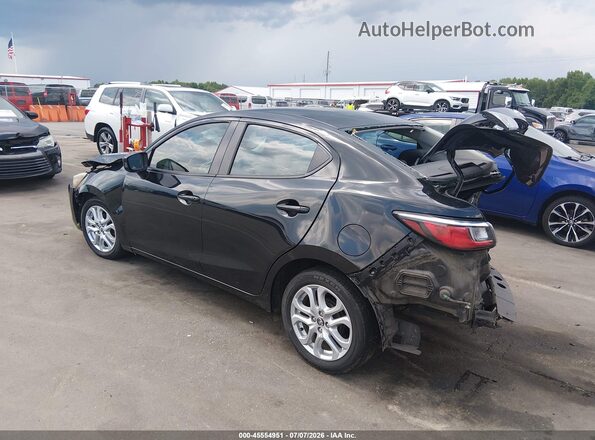 3MYDLBYV5JY308679 2018 TOYOTA YARIS IA Black უკანა მარცხენა