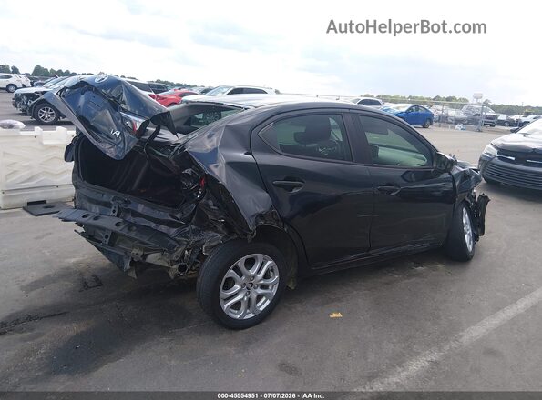 3MYDLBYV5JY308679 2018 TOYOTA YARIS IA Black უკანა მარჯვენა