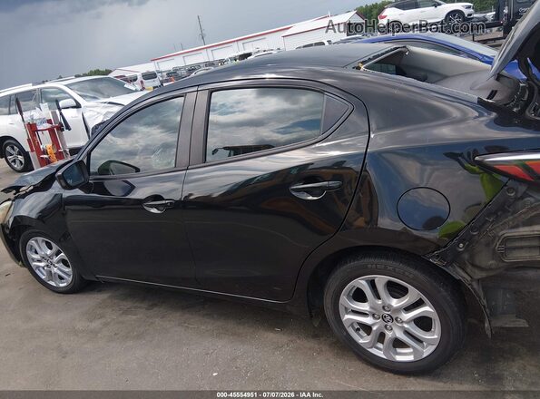3MYDLBYV5JY308679 2018 TOYOTA YARIS IA Black 