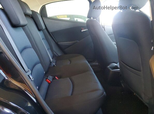 3MYDLBYV5JY323229 2018 TOYOTA YARIS Black Rear seats view