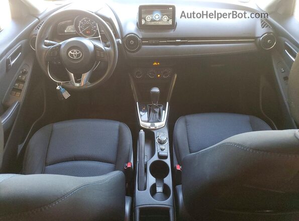 3MYDLBYV5JY323229 2018 TOYOTA YARIS Black Dashboard view