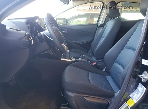 3MYDLBYV5JY323229 2018 TOYOTA YARIS Black Front interior view