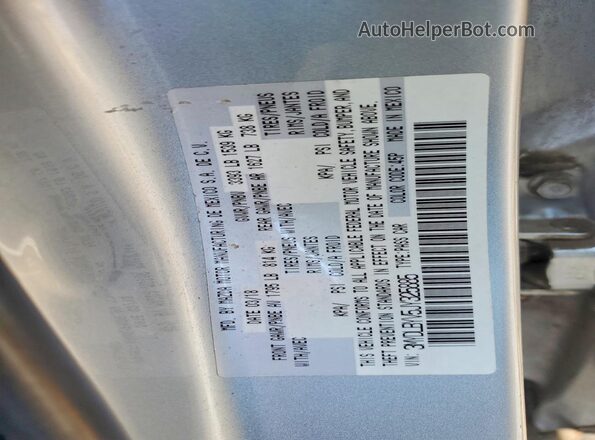 3MYDLBYV5JY325885 2018 TOYOTA YARIS Silver Widok komory silnika