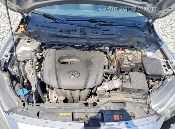 3MYDLBYV5JY325885 2018 TOYOTA YARIS Silver Widok wnętrza z tyłu