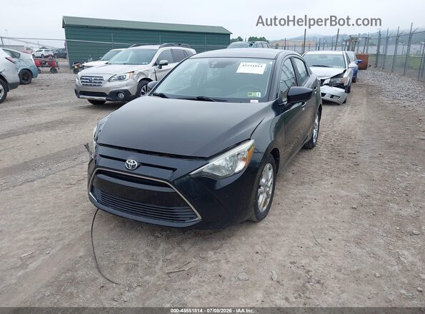 3MYDLBYV5JY326874 2018 TOYOTA YARIS IA Черный Передняя левая четверть