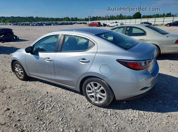 3MYDLBYV5JY331377 2018 TOYOTA YARIS Silver Задня ліва чверть