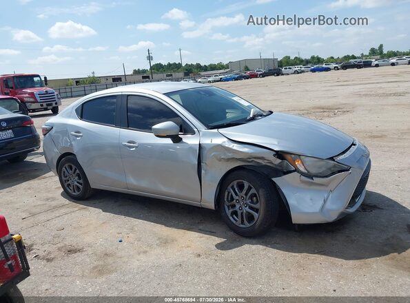3MYDLBYV5KY506258 2019 TOYOTA YARIS Silver Widok wnętrza z tyłu