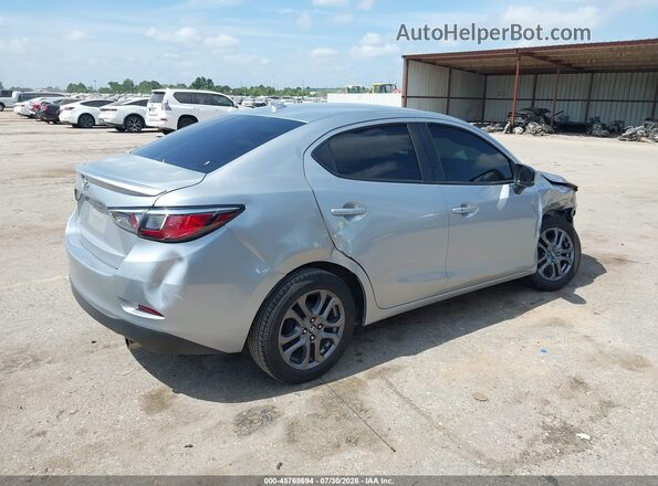 3MYDLBYV5KY506258 2019 TOYOTA YARIS Silver Tył prawy