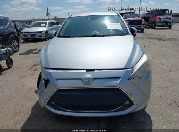 3MYDLBYV5KY506258 2019 TOYOTA YARIS Silver Widok zestawu wskaźników