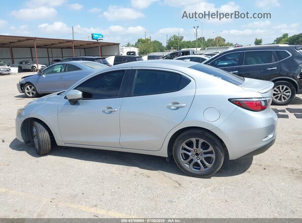 3MYDLBYV5KY506258 2019 TOYOTA YARIS Silver Widok wnętrza 360 stopni
