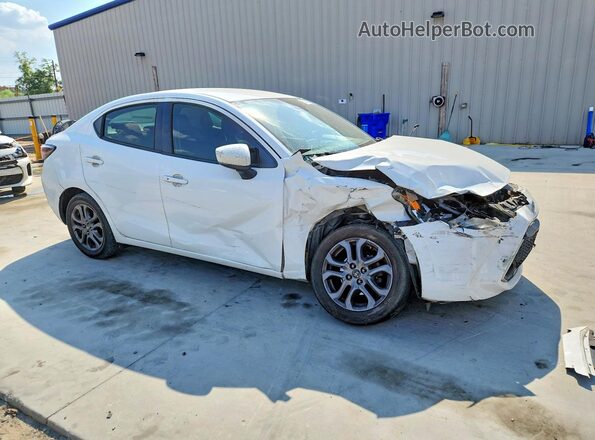 3MYDLBYV5KY510875 2019 TOYOTA YARIS White Przód prawy