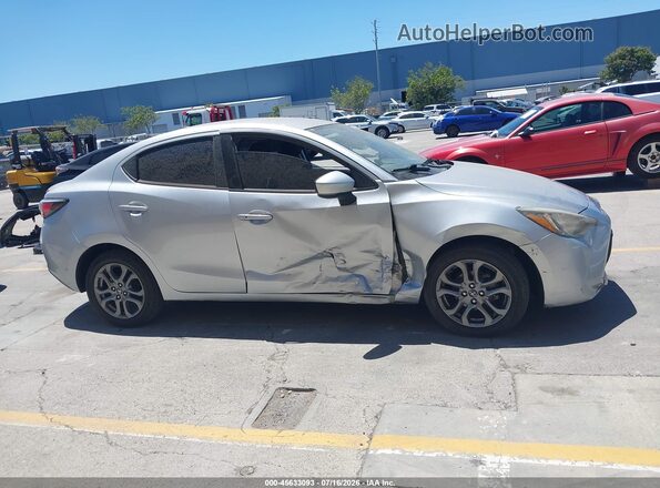 3MYDLBYV5KY511475 2019 TOYOTA YARIS Gray Սալոնի հետևի տեսք