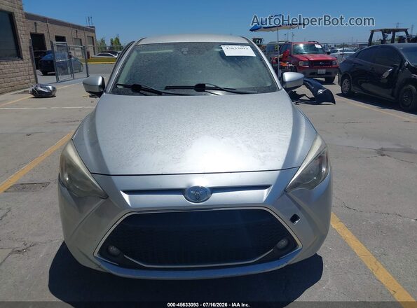 3MYDLBYV5KY511475 2019 TOYOTA YARIS Gray Սարքավորումների վահանակի տեսք