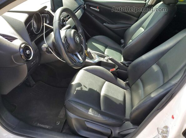 3MYDLBYV5KY517762 2019 TOYOTA YARIS White წინა სალონის ხედი