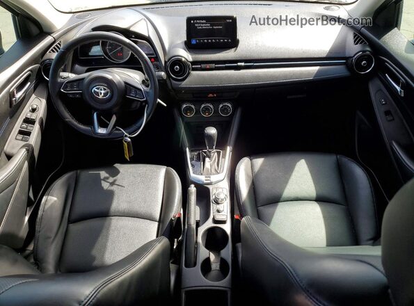 3MYDLBYV5KY517762 2019 TOYOTA YARIS White წინა პანელის ხედი
