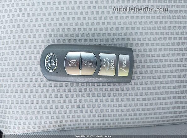 3MYDLBYV5KY527319 2019 TOYOTA YARIS Синий Вид панели приборов