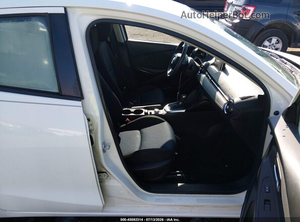 3MYDLBYV6HY148063 2017 TOYOTA YARIS IA White Вид салону спереду
