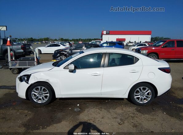 3MYDLBYV6HY148063 2017 TOYOTA YARIS IA White Панорамний вид салону 360°