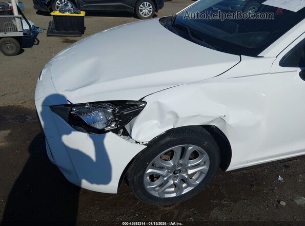 3MYDLBYV6HY148063 2017 TOYOTA YARIS IA White 