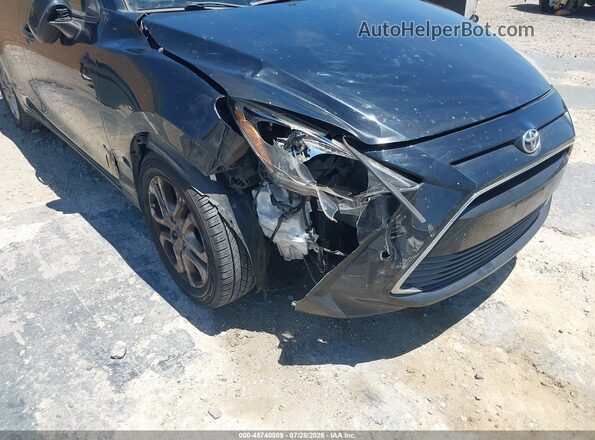 3MYDLBYV6HY160813 2017 TOYOTA YARIS IA Black Դիմացի տեսք