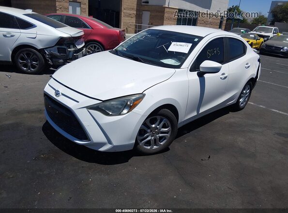 3MYDLBYV6HY161122 2017 TOYOTA YARIS IA White Передня ліва чверть
