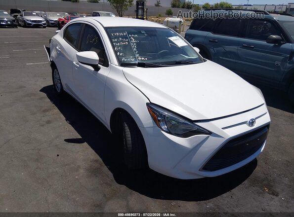 3MYDLBYV6HY161122 2017 TOYOTA YARIS IA White Вид задньої частини салону