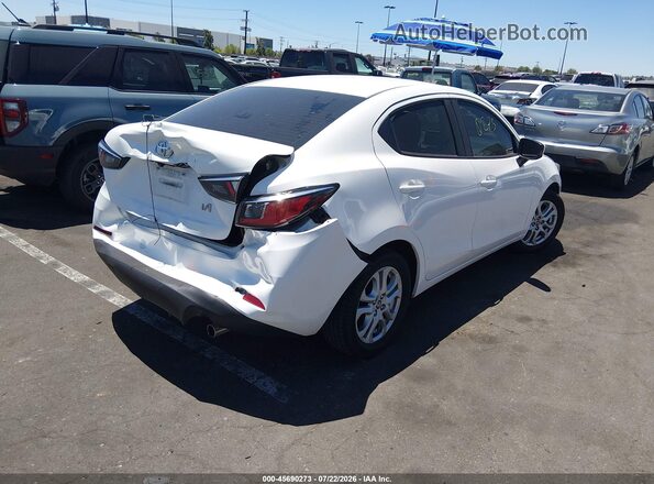 3MYDLBYV6HY161122 2017 TOYOTA YARIS IA White Задня права чверть