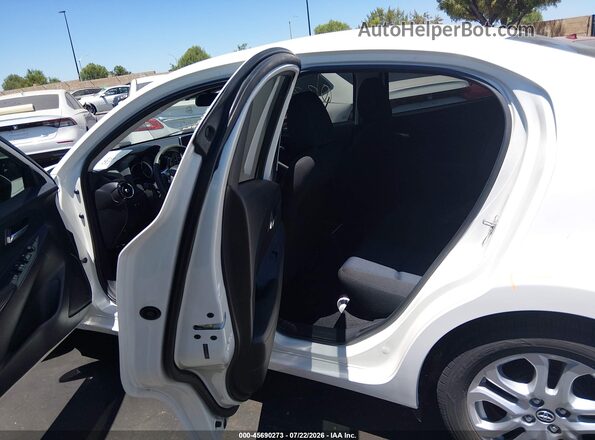 3MYDLBYV6HY161122 2017 TOYOTA YARIS IA White Вид наклейки з VIN-кодом