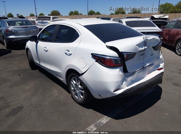 3MYDLBYV6HY161122 2017 TOYOTA YARIS IA White Задня ліва чверть
