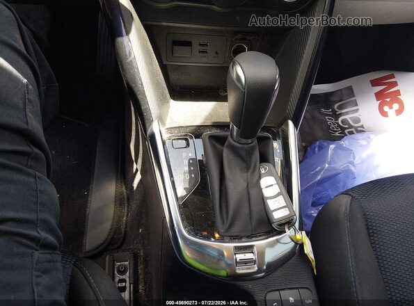 3MYDLBYV6HY161122 2017 TOYOTA YARIS IA White Вид панелі приладів