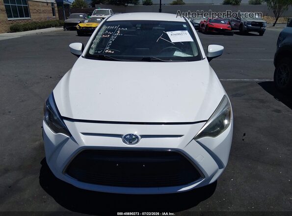 3MYDLBYV6HY161122 2017 TOYOTA YARIS IA White Вид щитка приладів