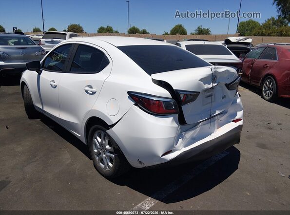 3MYDLBYV6HY161122 2017 TOYOTA YARIS IA White Панорамний вид салону 360°