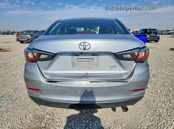 3MYDLBYV6HY163534 2017 TOYOTA YARIS Silver Rear view