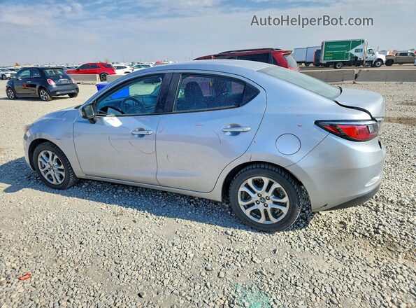 3MYDLBYV6HY163534 2017 TOYOTA YARIS Silver Rear left