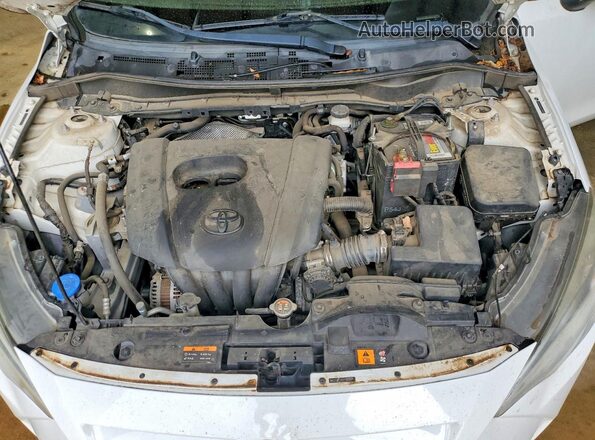 3MYDLBYV6HY164439 2017 TOYOTA YARIS White უკანა სალონის ხედი