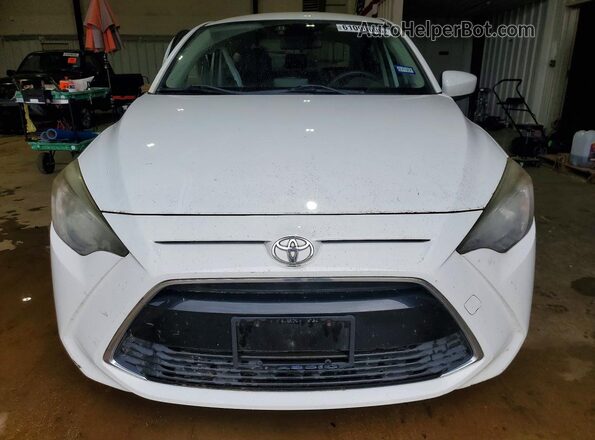 3MYDLBYV6HY164439 2017 TOYOTA YARIS White წინა ხედი