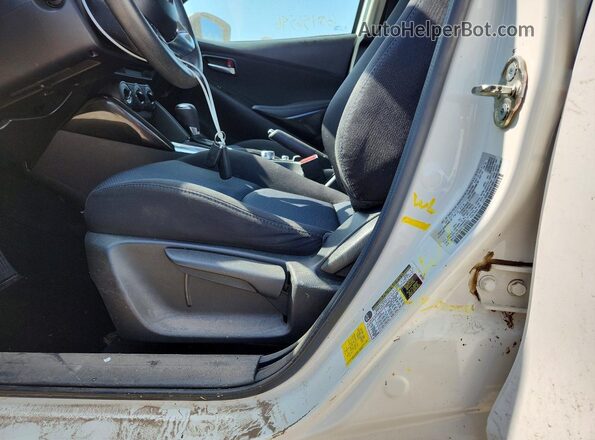 3MYDLBYV6HY166952 2017 TOYOTA YARIS Белый Вид подкапотного пространства