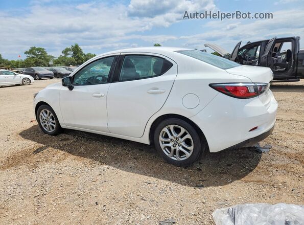 3MYDLBYV6HY166952 2017 TOYOTA YARIS Белый Задняя левая четверть