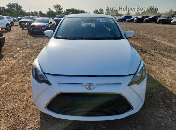3MYDLBYV6HY169950 2017 TOYOTA YARIS White Вид спереду