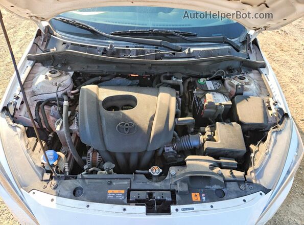 3MYDLBYV6HY169950 2017 TOYOTA YARIS White Вид задньої частини салону