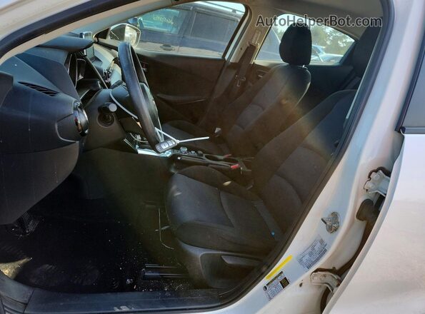 3MYDLBYV6HY169950 2017 TOYOTA YARIS White Вид салону спереду
