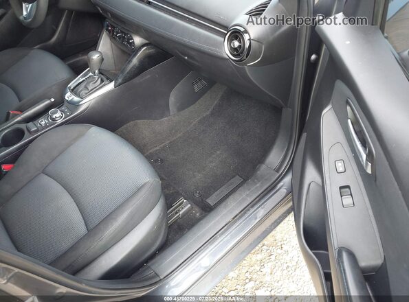3MYDLBYV6HY173982 2017 TOYOTA YARIS IA Gray Вид салону спереду